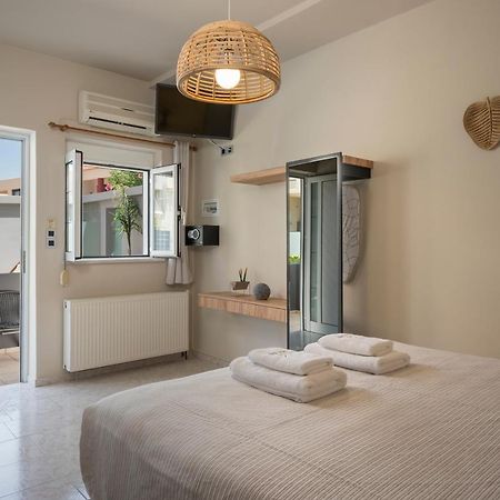 Sun Ray Studios Agia Marina  Luaran gambar
